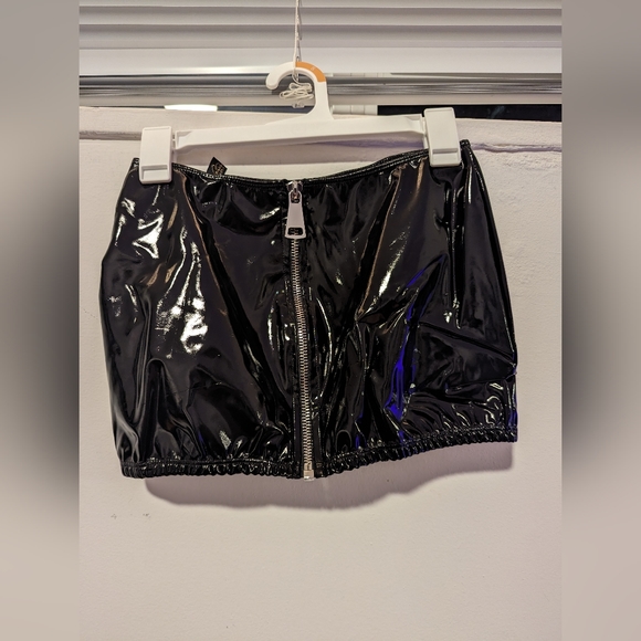Large Glossy Black Laina Rauma Mini Skirt from LATEXXX Collection - Picture 1 of 3